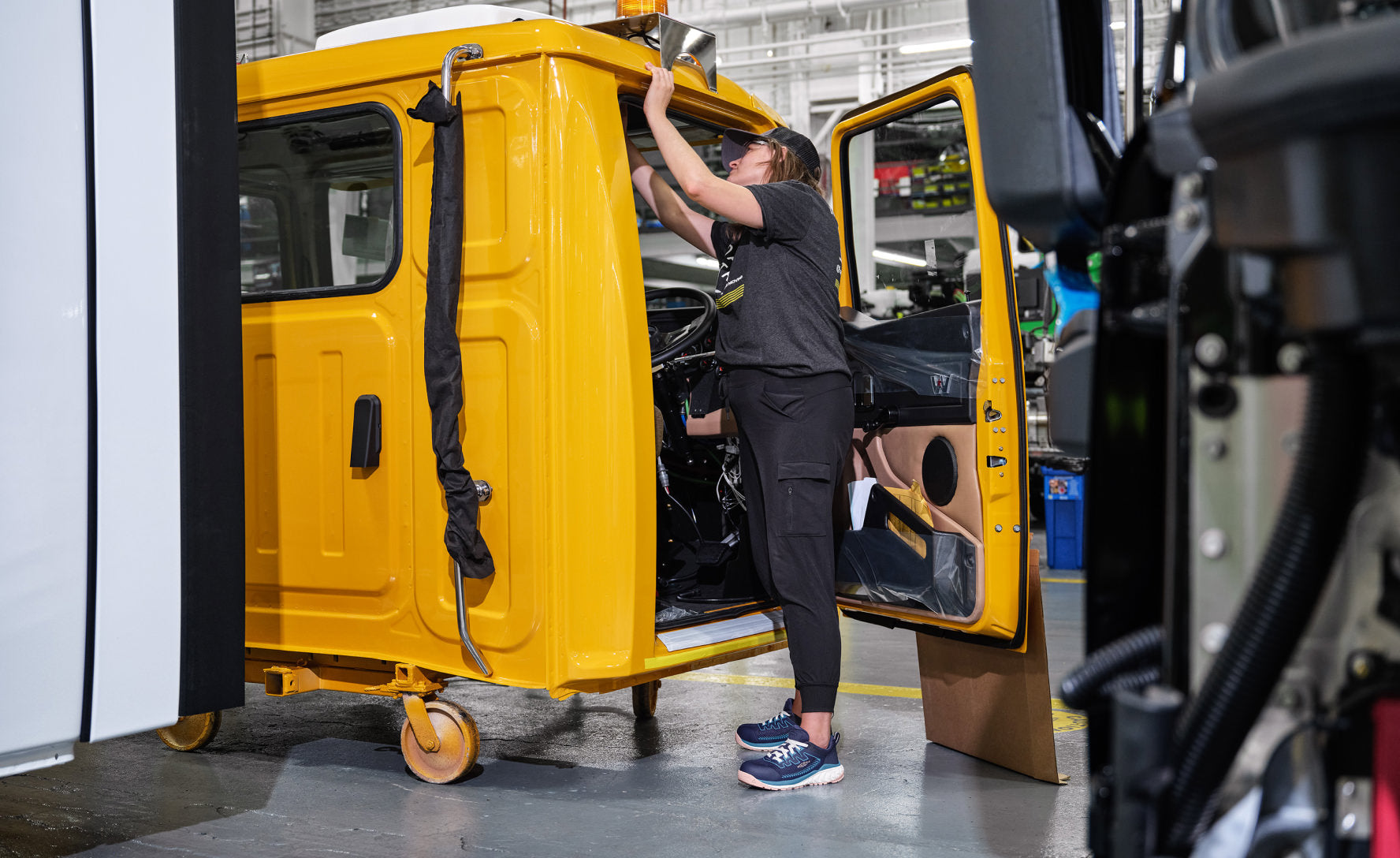 Women's Arvada Work Sneaker (Carbon Toe) | Naval Academy/Peach Whip - Image 7